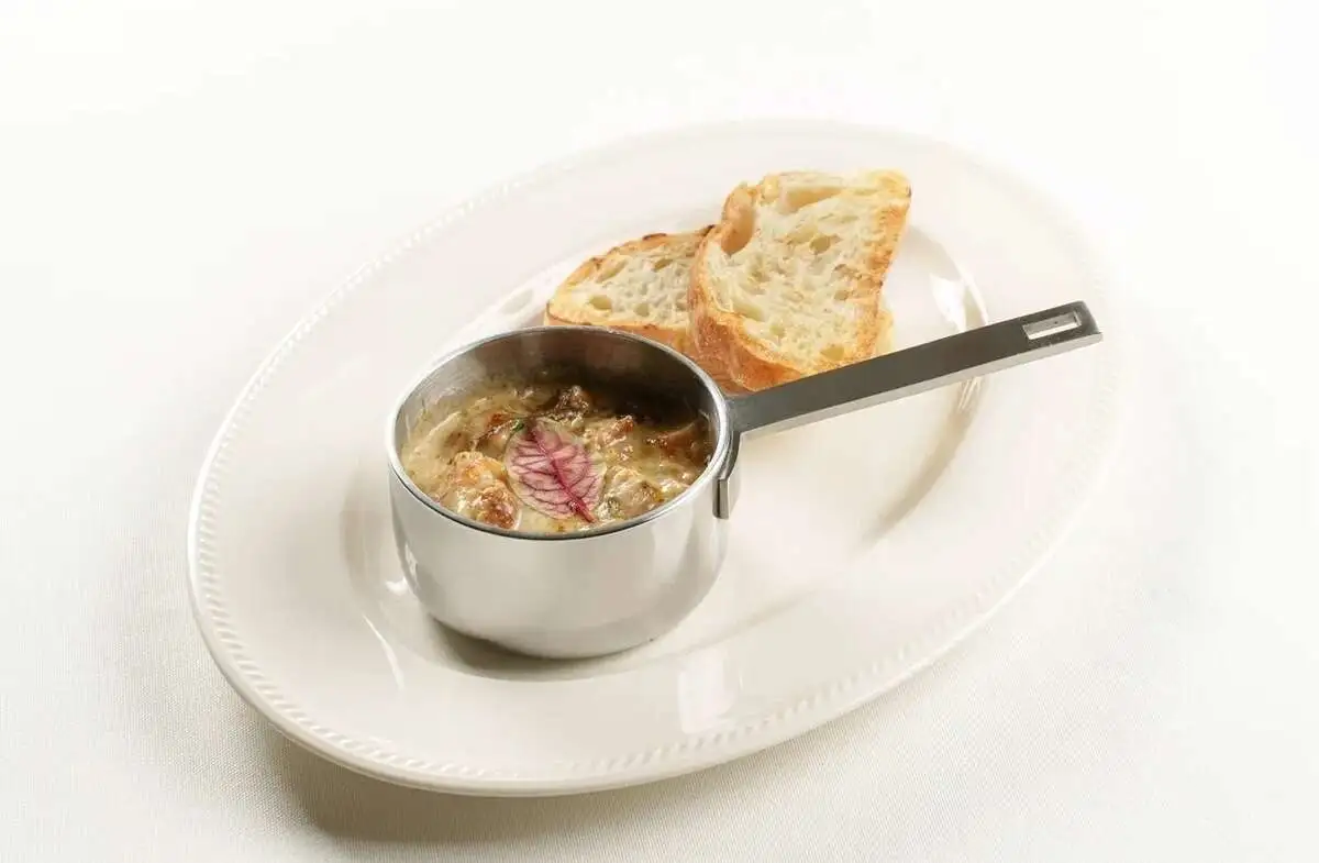 Жульен с курицей и тремя видами грибов