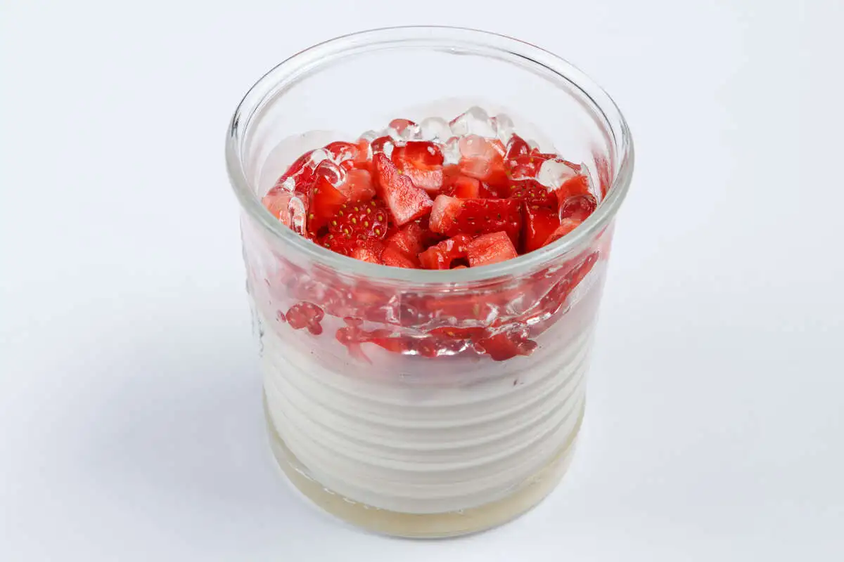 Панакота с клубникой