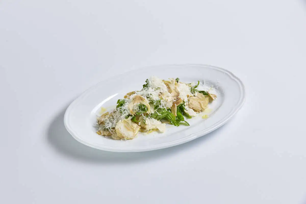 Карпаччо из артишока с цветной капустой и рукколой