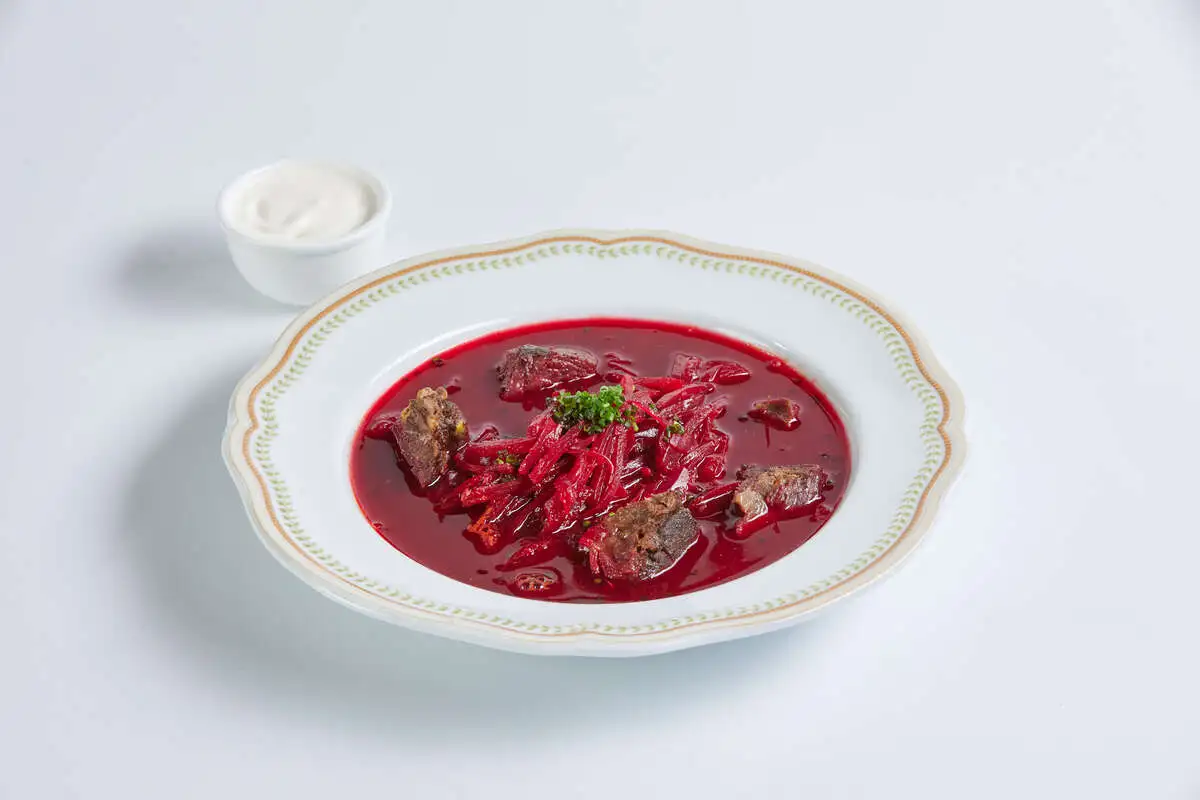 Борщ с телячьими щеками