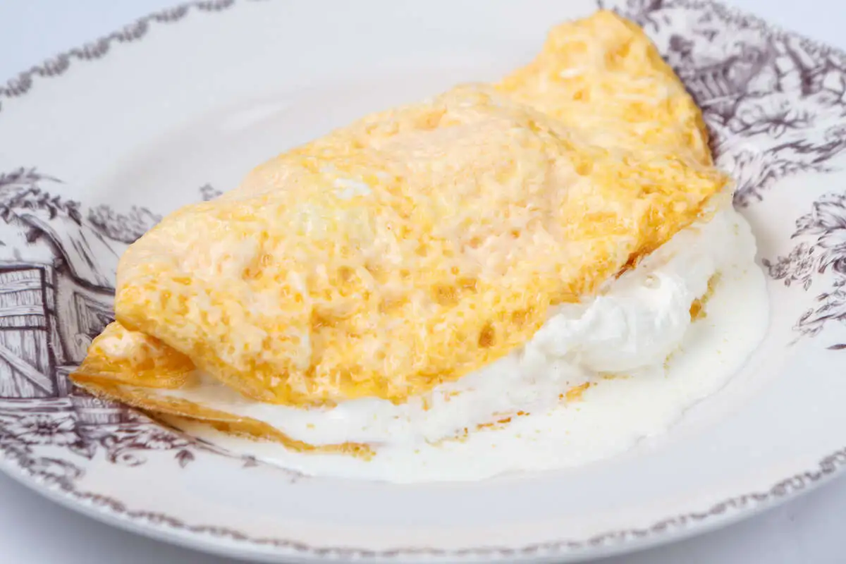 Воздушный омлет со страчателлой