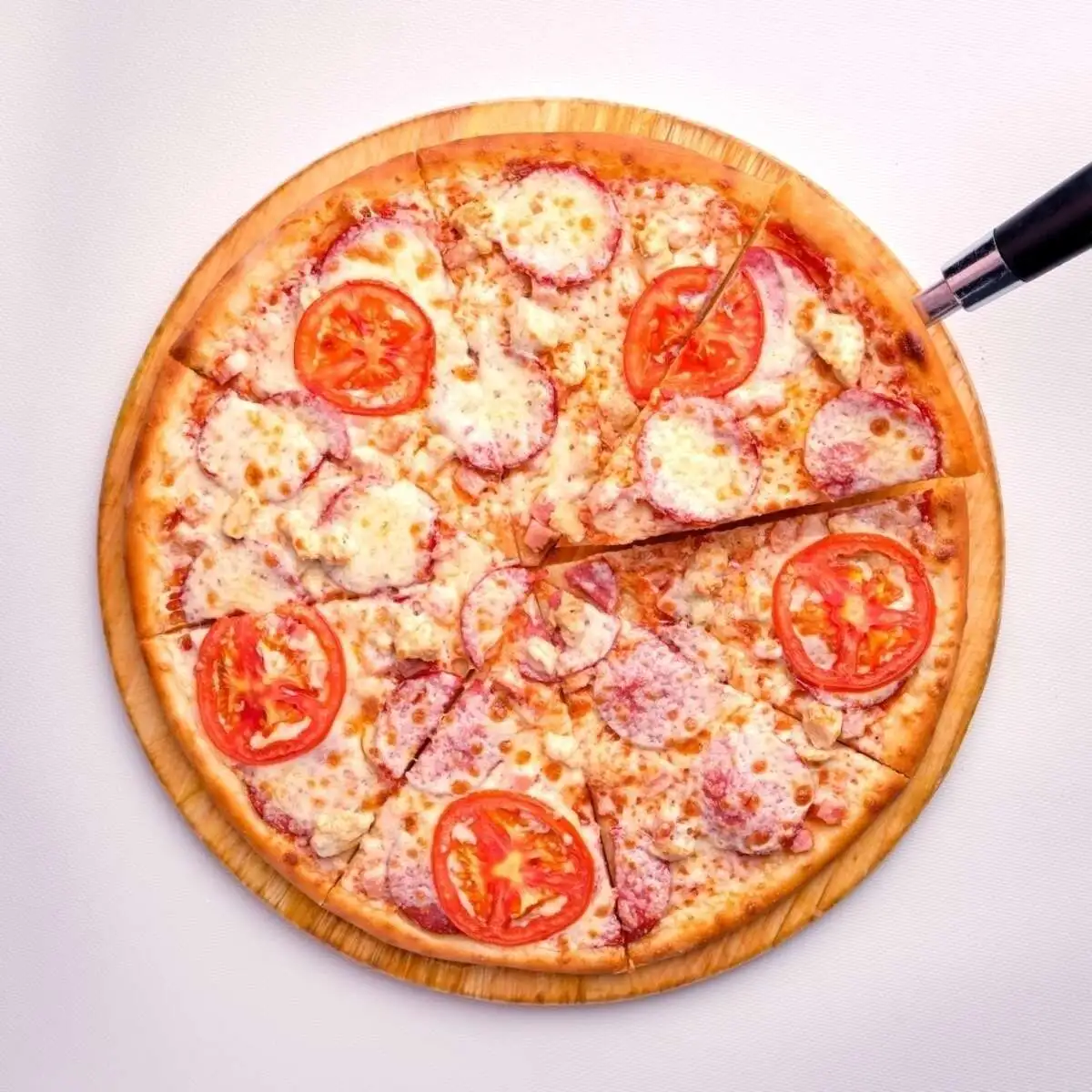 Мясной пир пицца