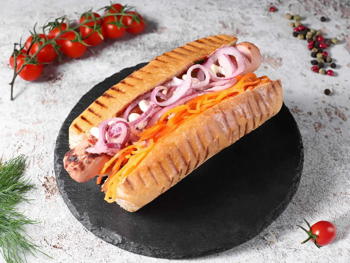 Хот-дог с сосиской