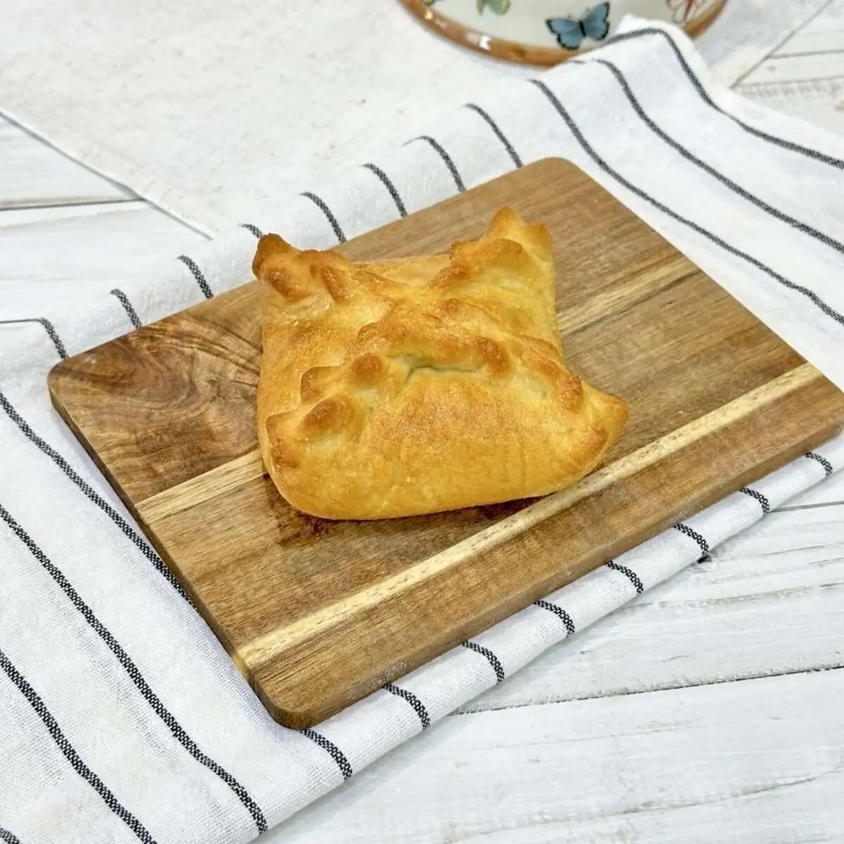 Пирожок с мясом и  картофелем