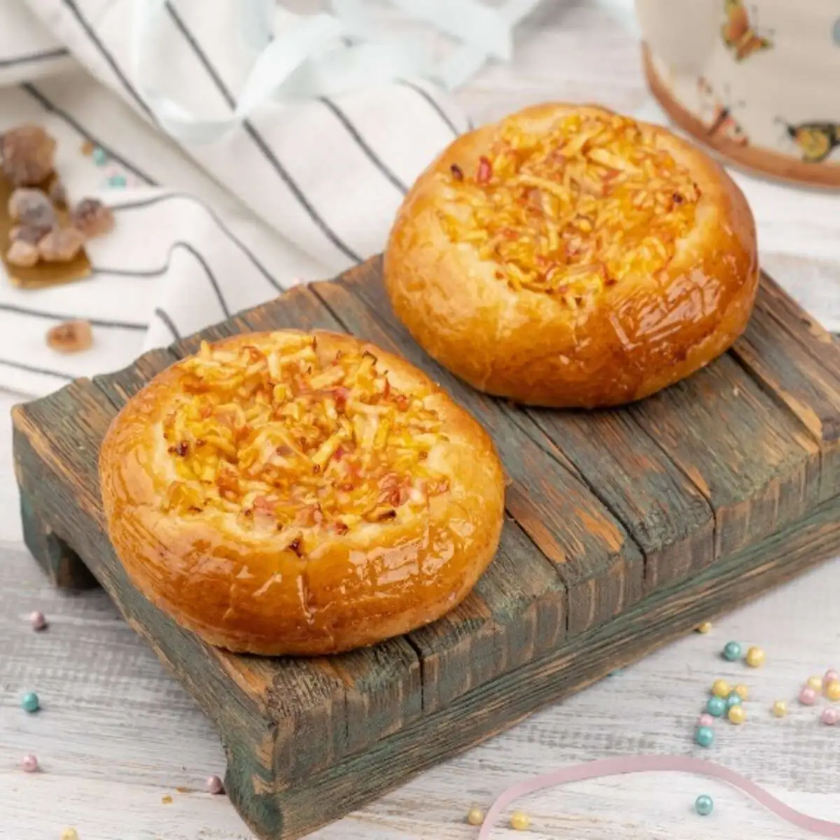 Шаньга с яблоком