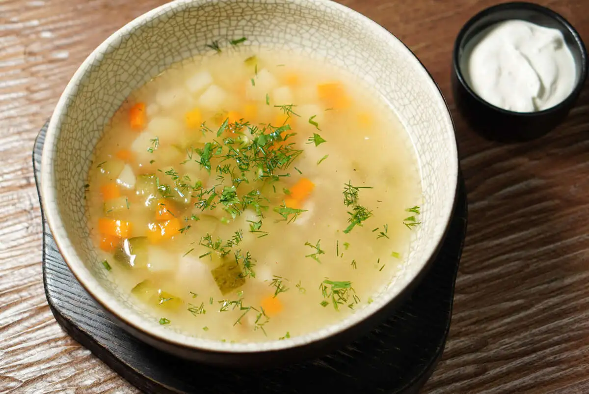 Рассольник с индейкой и копченой сметаной 