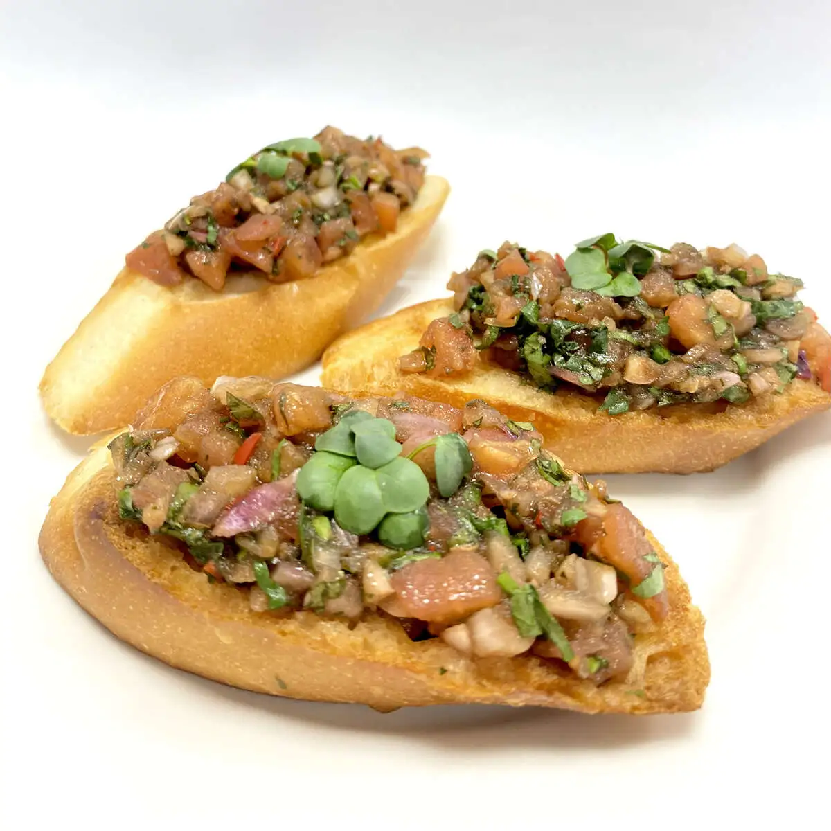 Брускетта с тар-таром из томатов