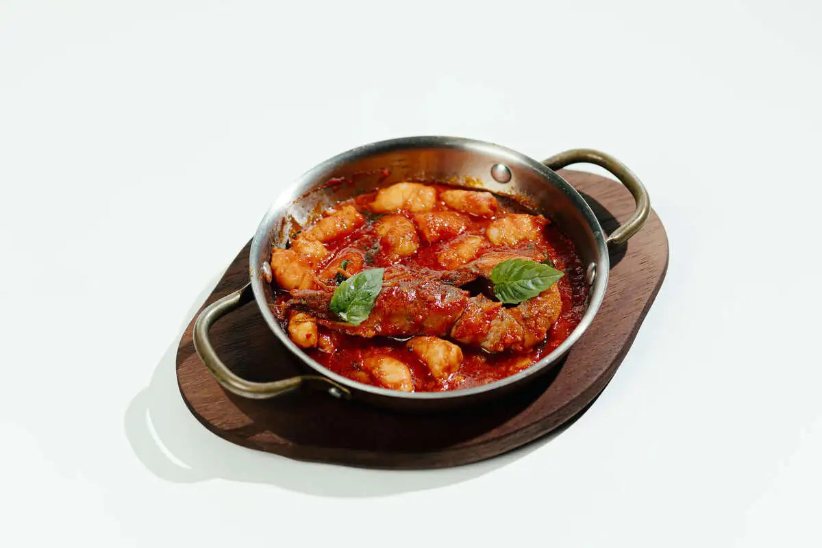 Тигровые креветки в томатном соусе