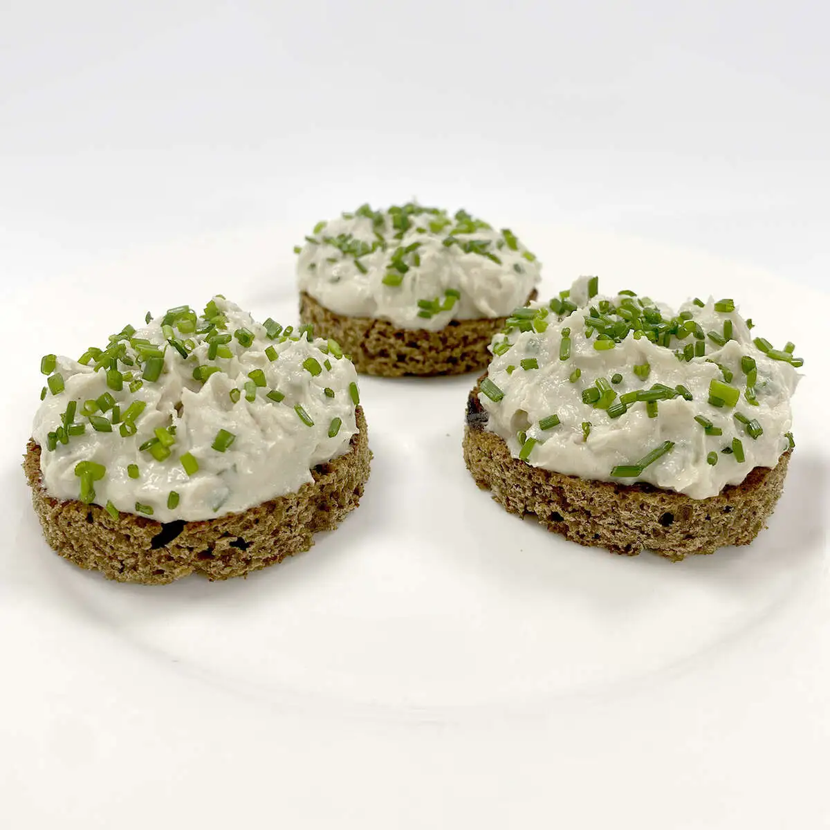 Форшмак из сельди на тосте