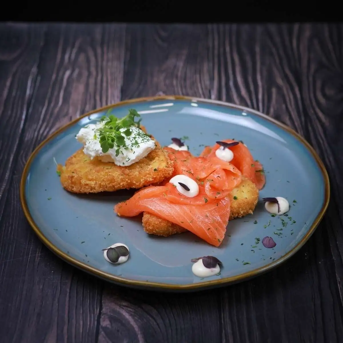 Картофельные драники с лососем