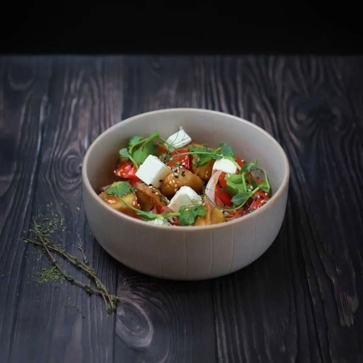 Салат с хрустящими баклажанами