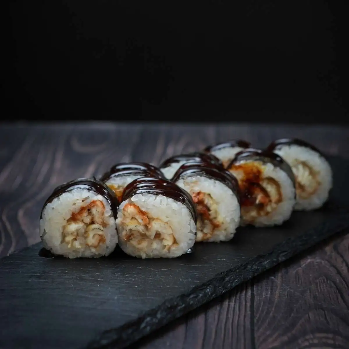 Маки ролл с угрем