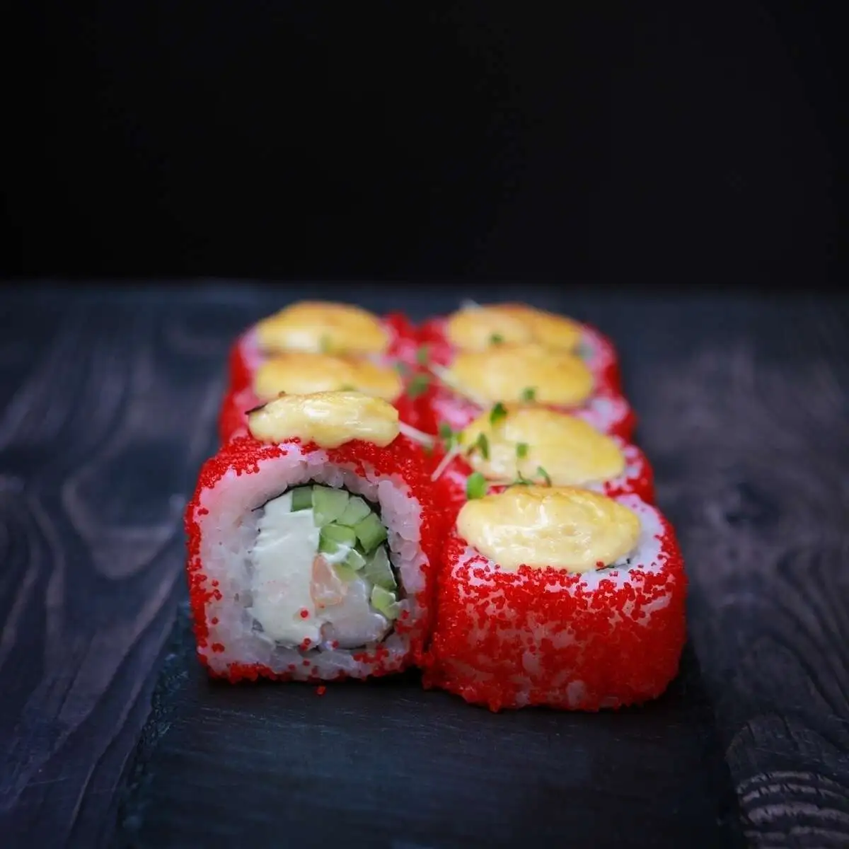 Запеченная калифорния с крабом