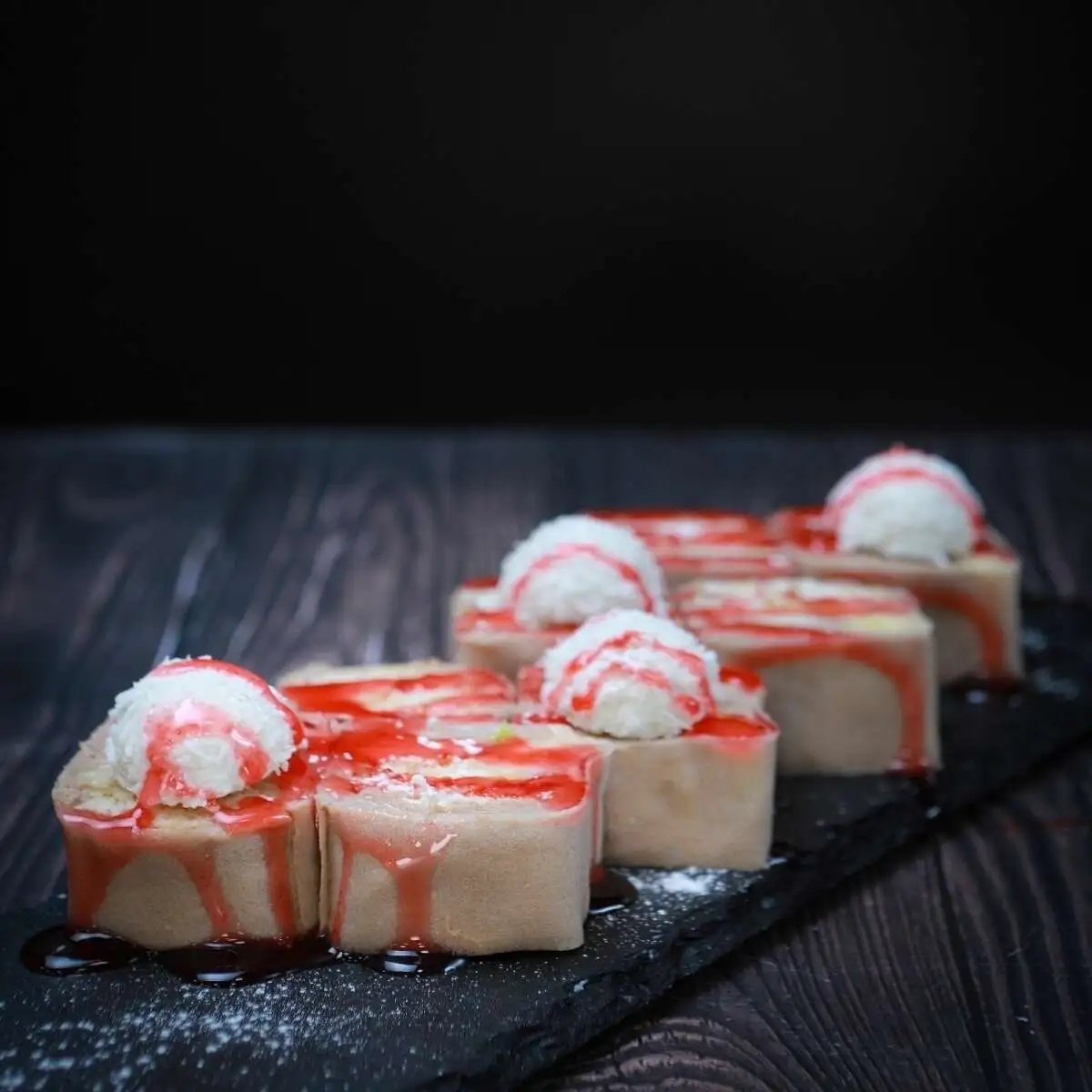 Сладкий ролл Рафаэлло