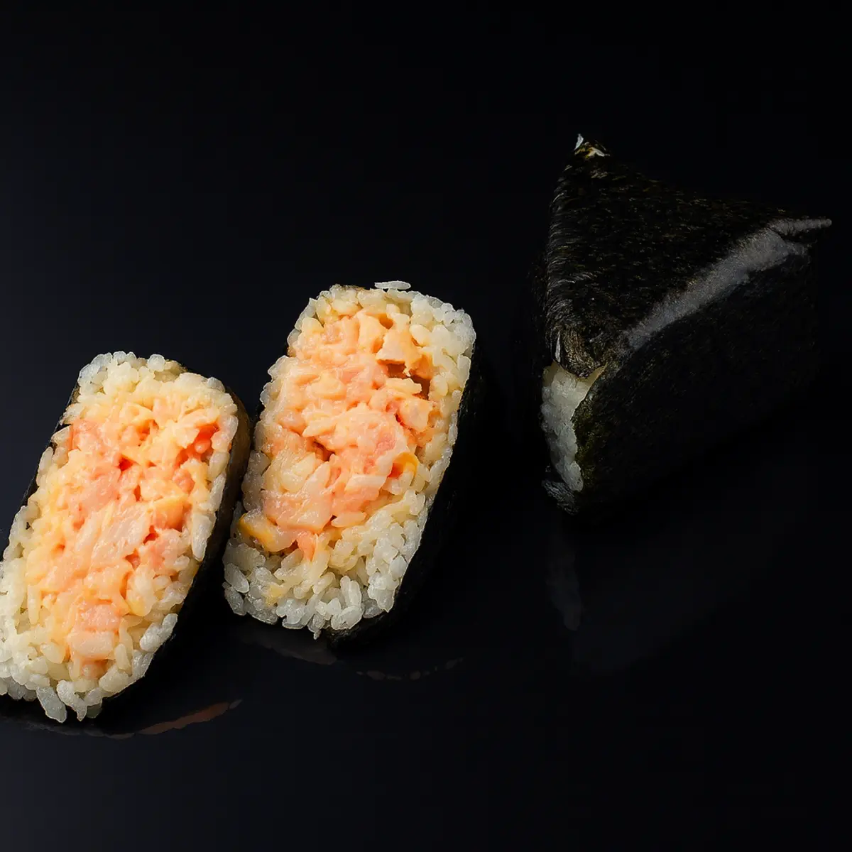 Онигири с курицей и беконом