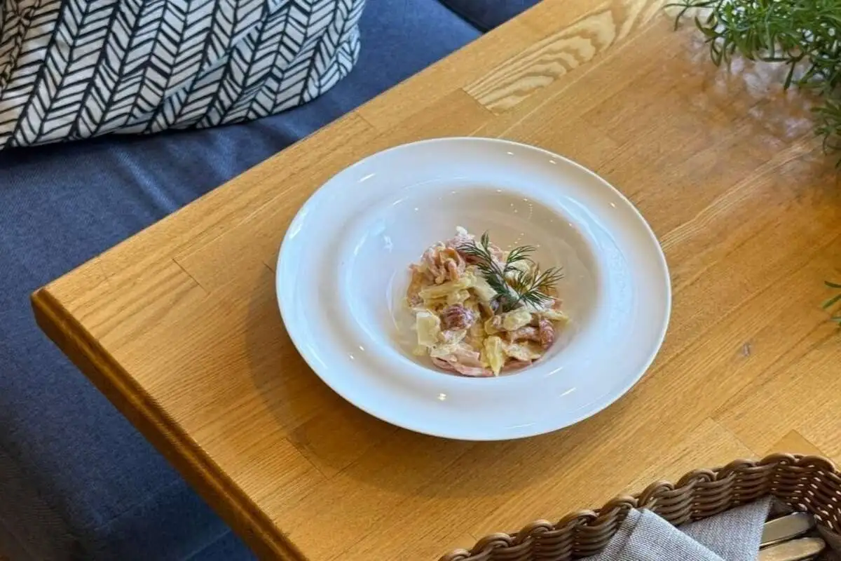 Салат с ветчиной и опятами