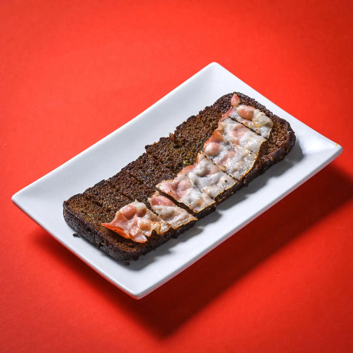 Д.Ржаные гренки с копчёной грудинкой