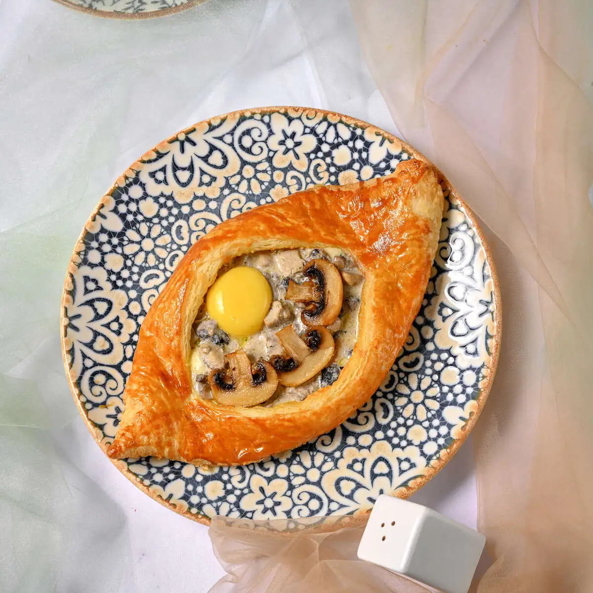 Д.Хачапури по-Аджарски с курицей и грибами