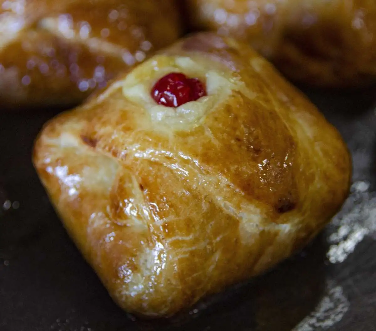 Булочка с творогом