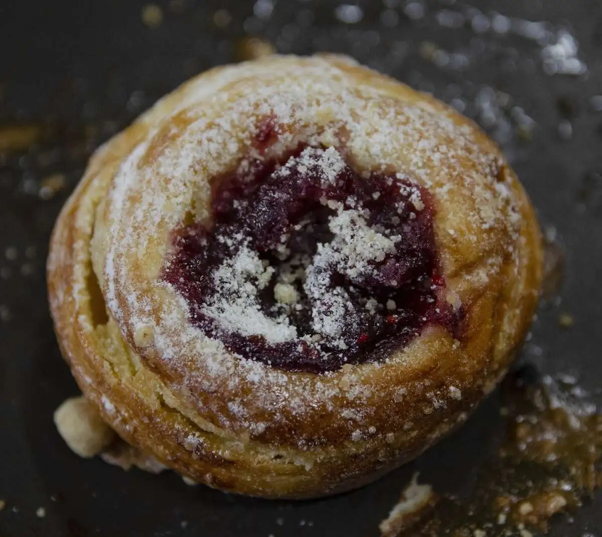 Булочка малиновая