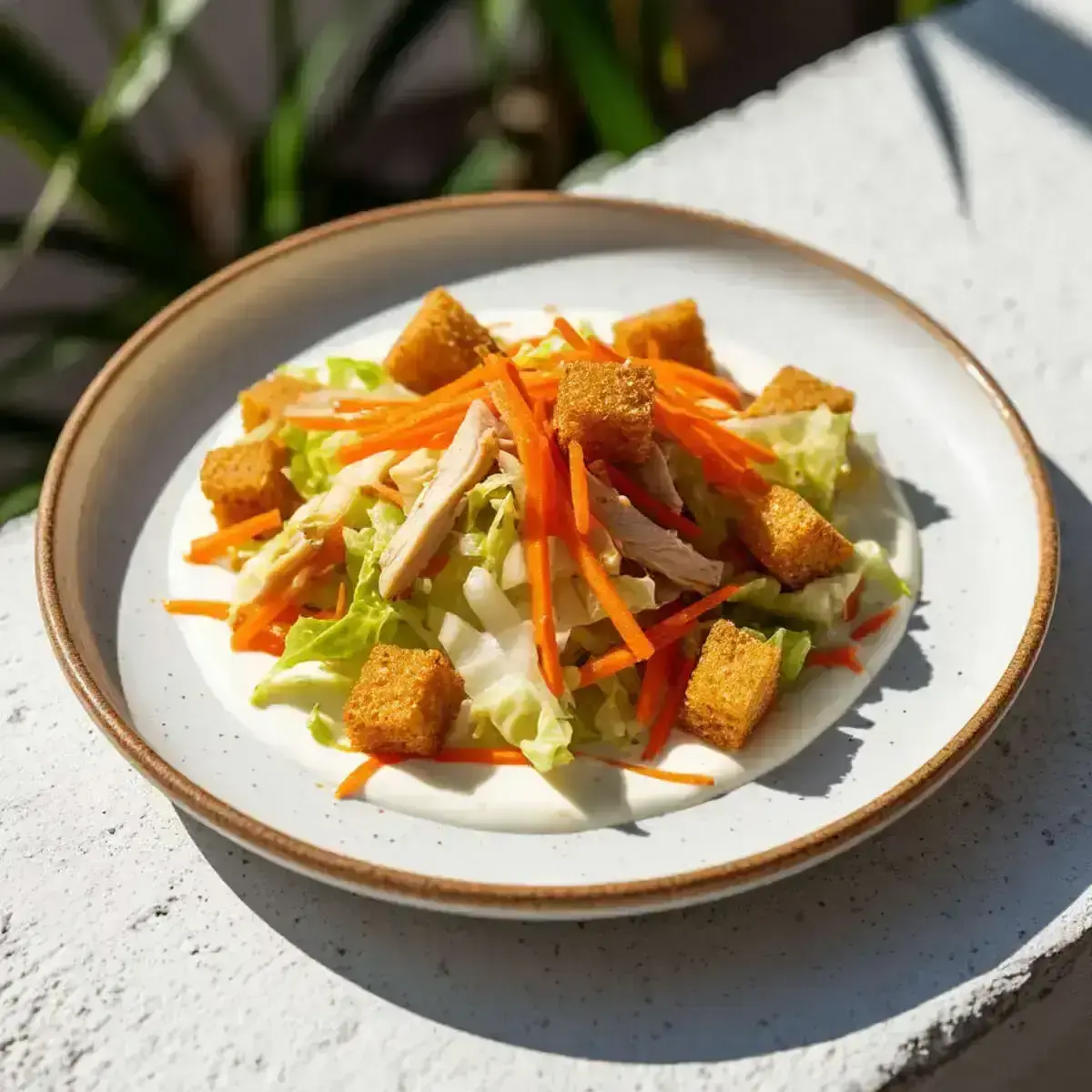 Салат с куриной грудкой горячего копчения и морковью по-корейски 