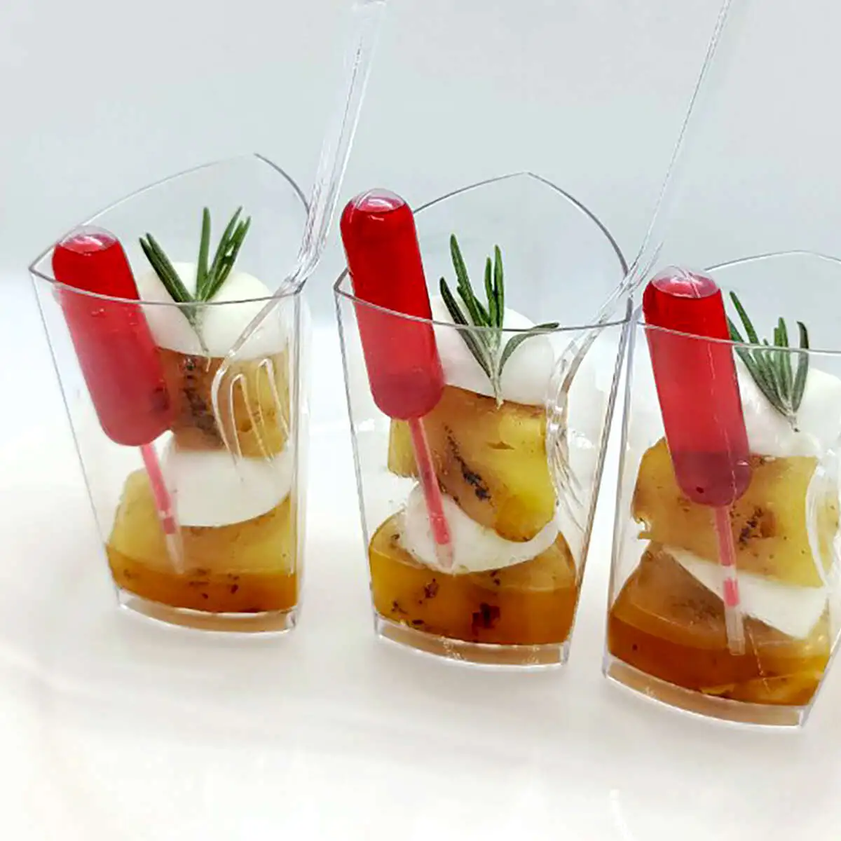 Мини-моцарелла с ананасом-гриль на розмарине