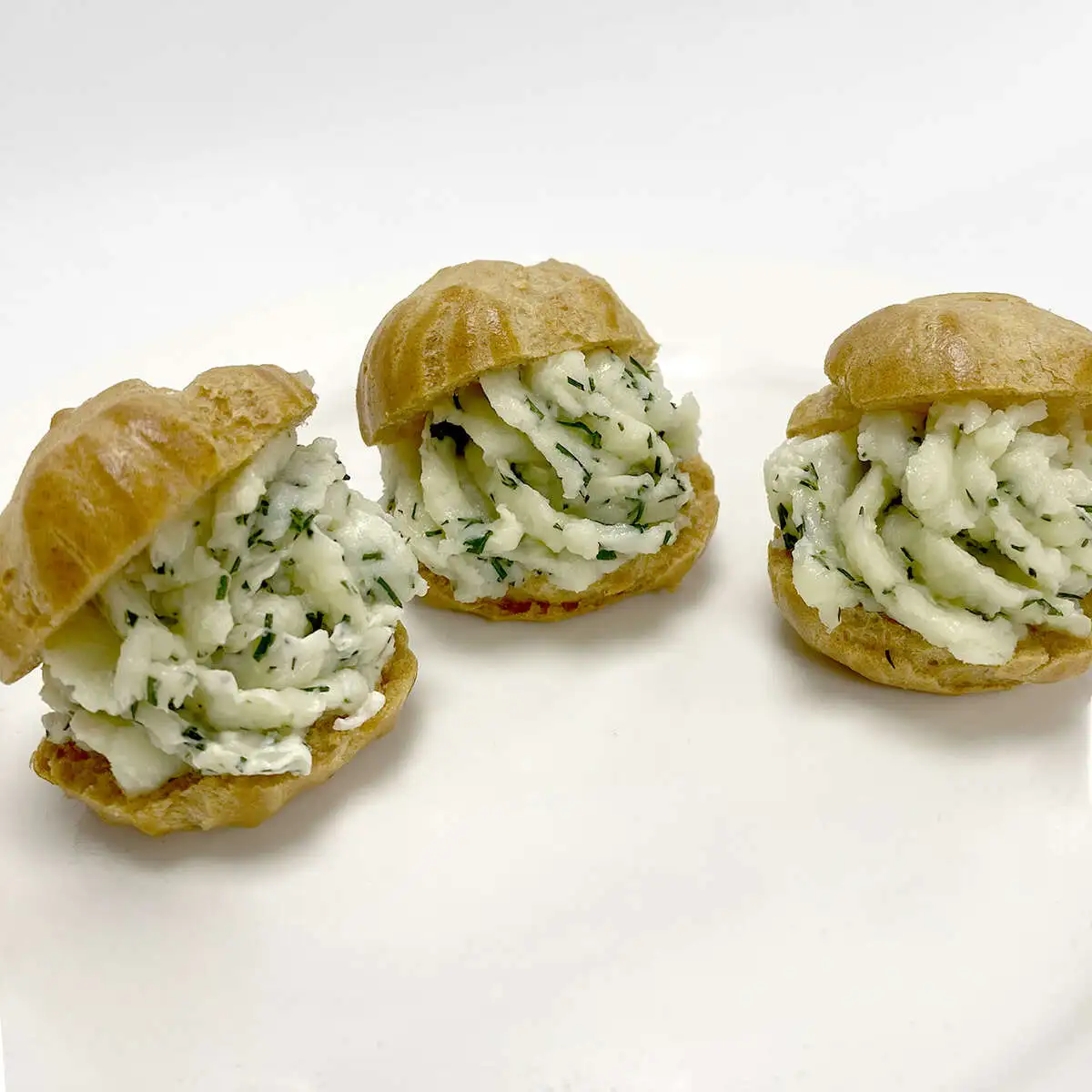 Профитроли с сырным салатом