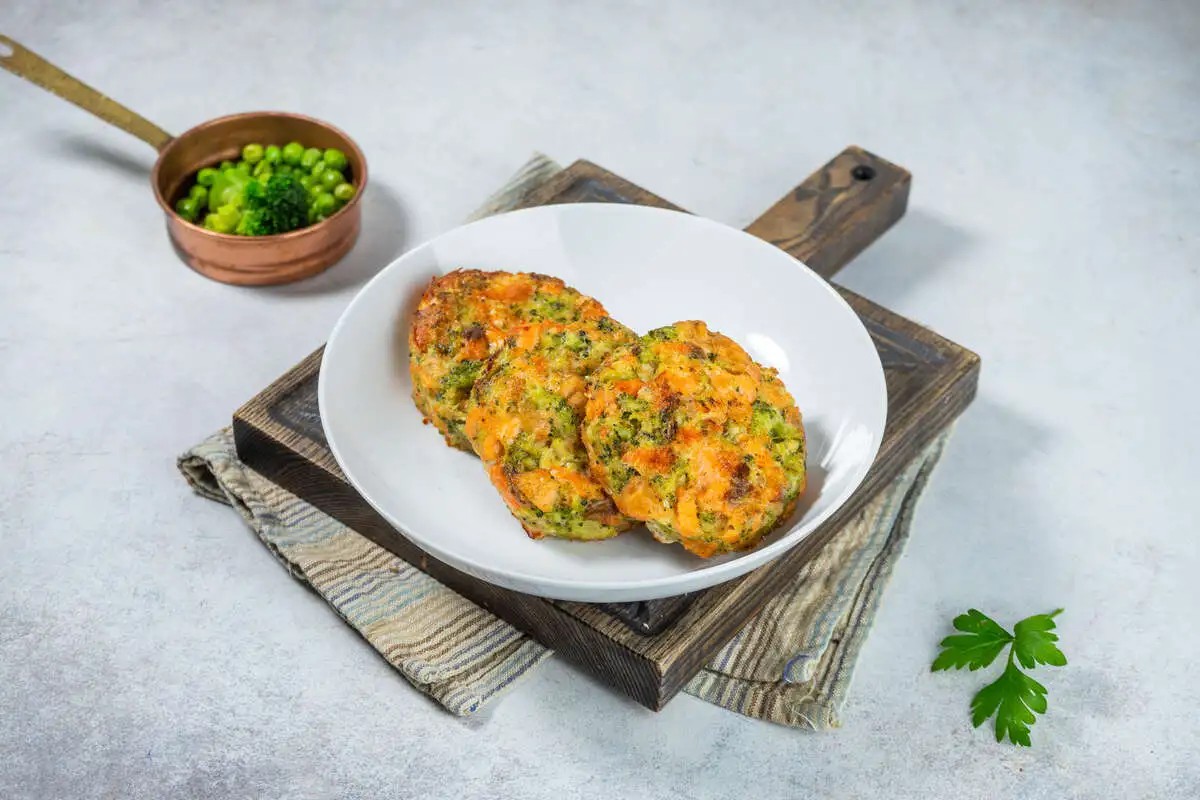 Котлеты из форели с брокколи 