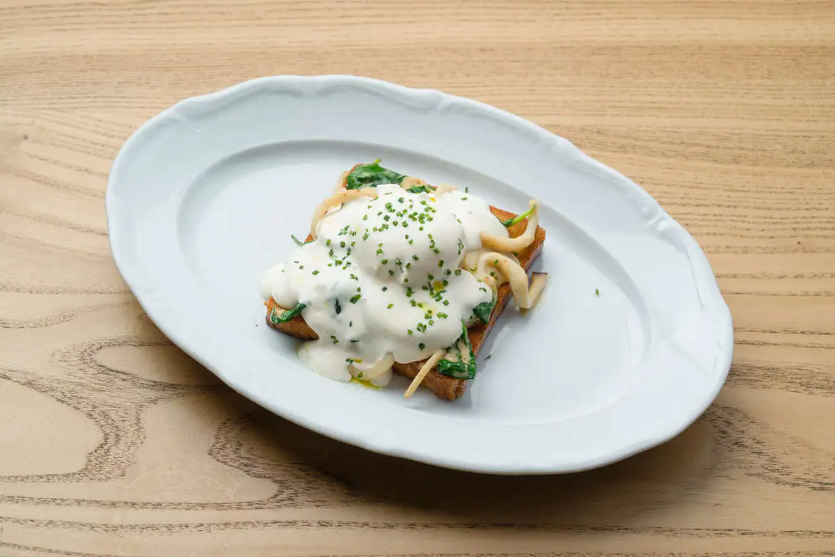 Бриошь с кальмаром