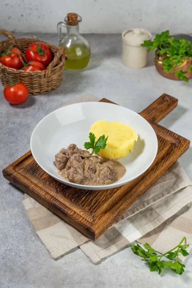 Печень куриная по-строгановски+Картофельное пюре 