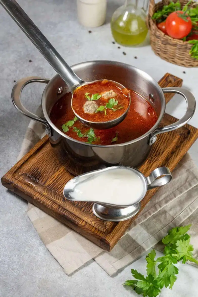 Борщ с фрикадельками