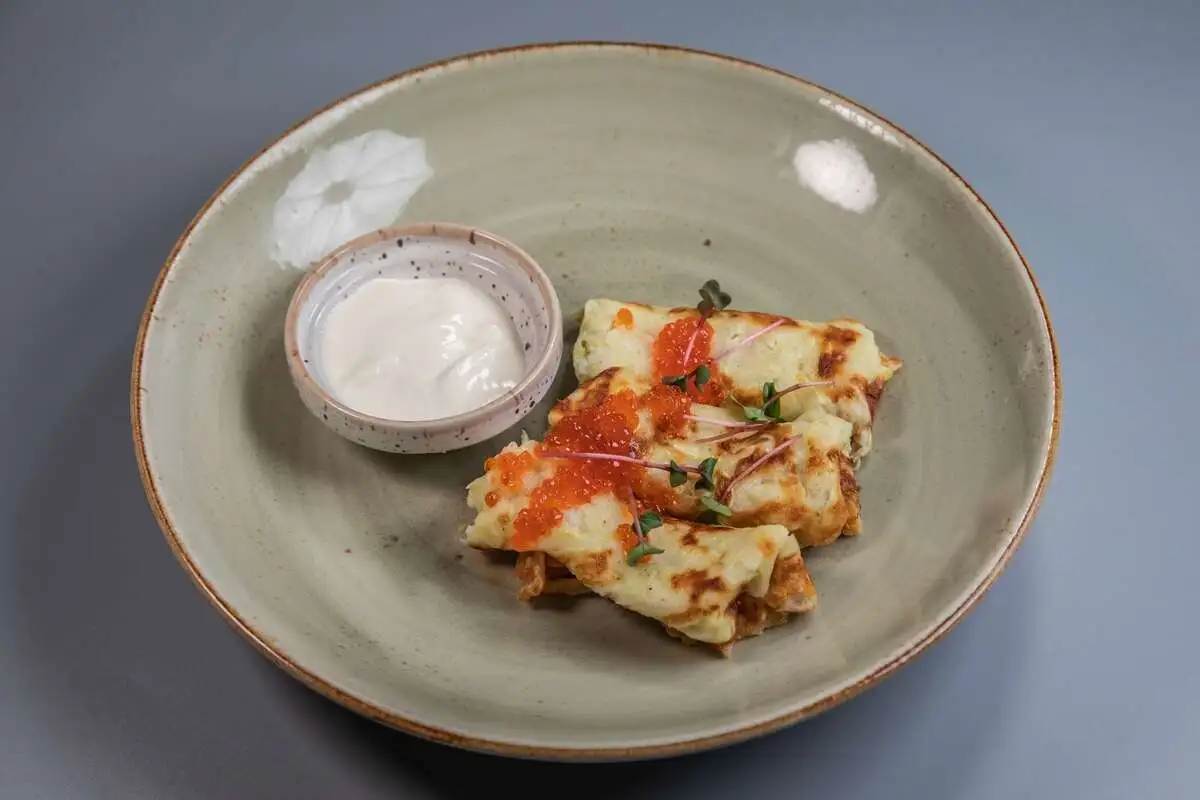 Блины из цукини с красной икрой 180/30г