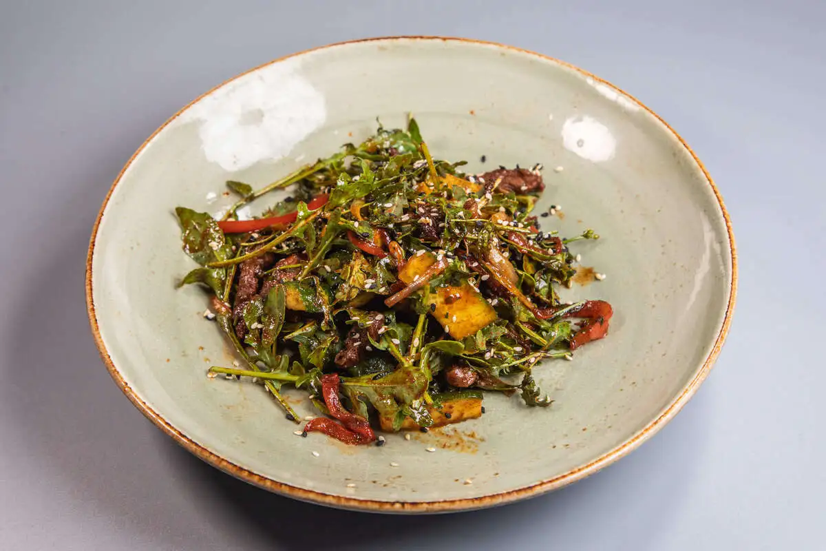 Салат с говядиной и марин. огурч. 150г