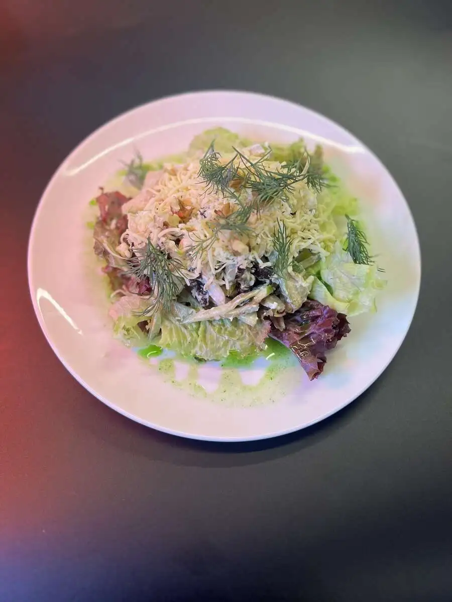 БЛ Салат из курицы с черносливом