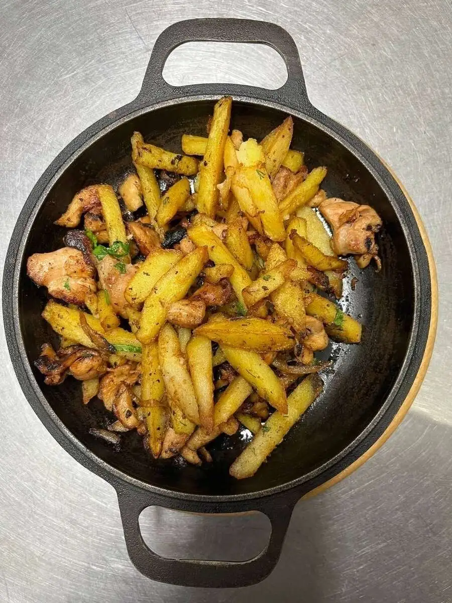 Жареха с курицей и картофелем, 250/50/50 г