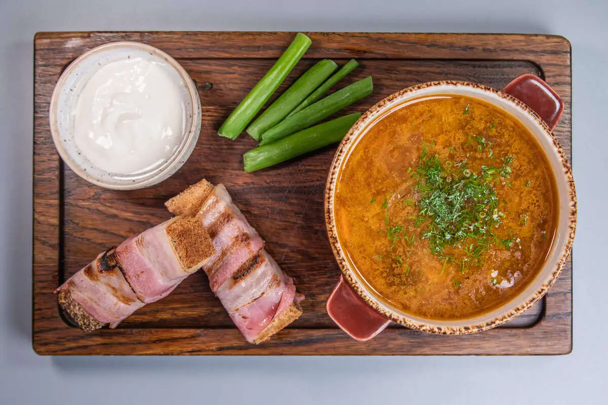 Щи томленые 300/40/30г