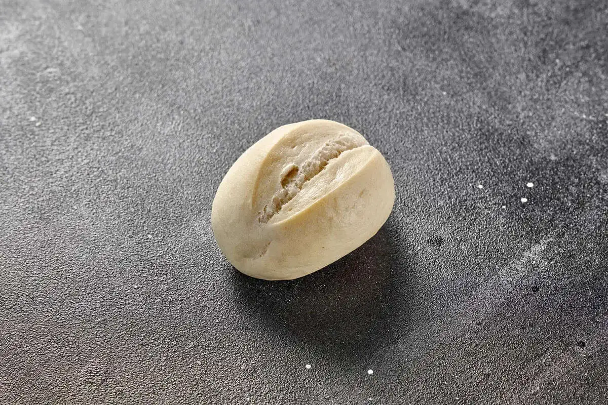 Булочка белая