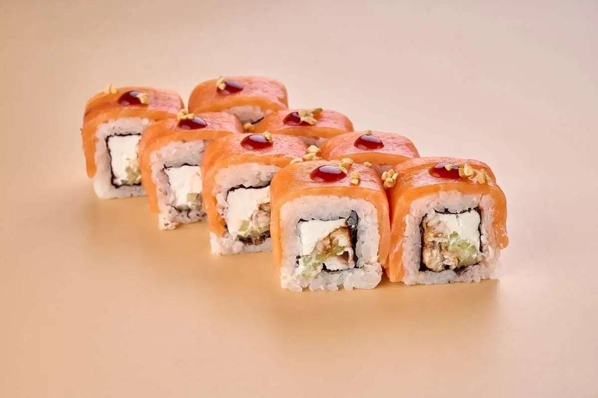 Филадельфия с угрем и лососем