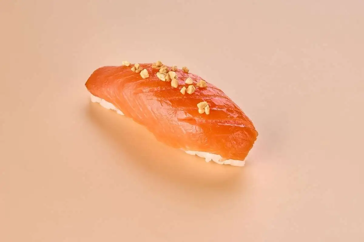 Суши лосось