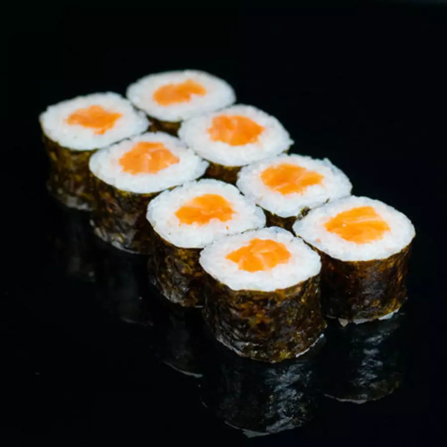 Маки с лососем