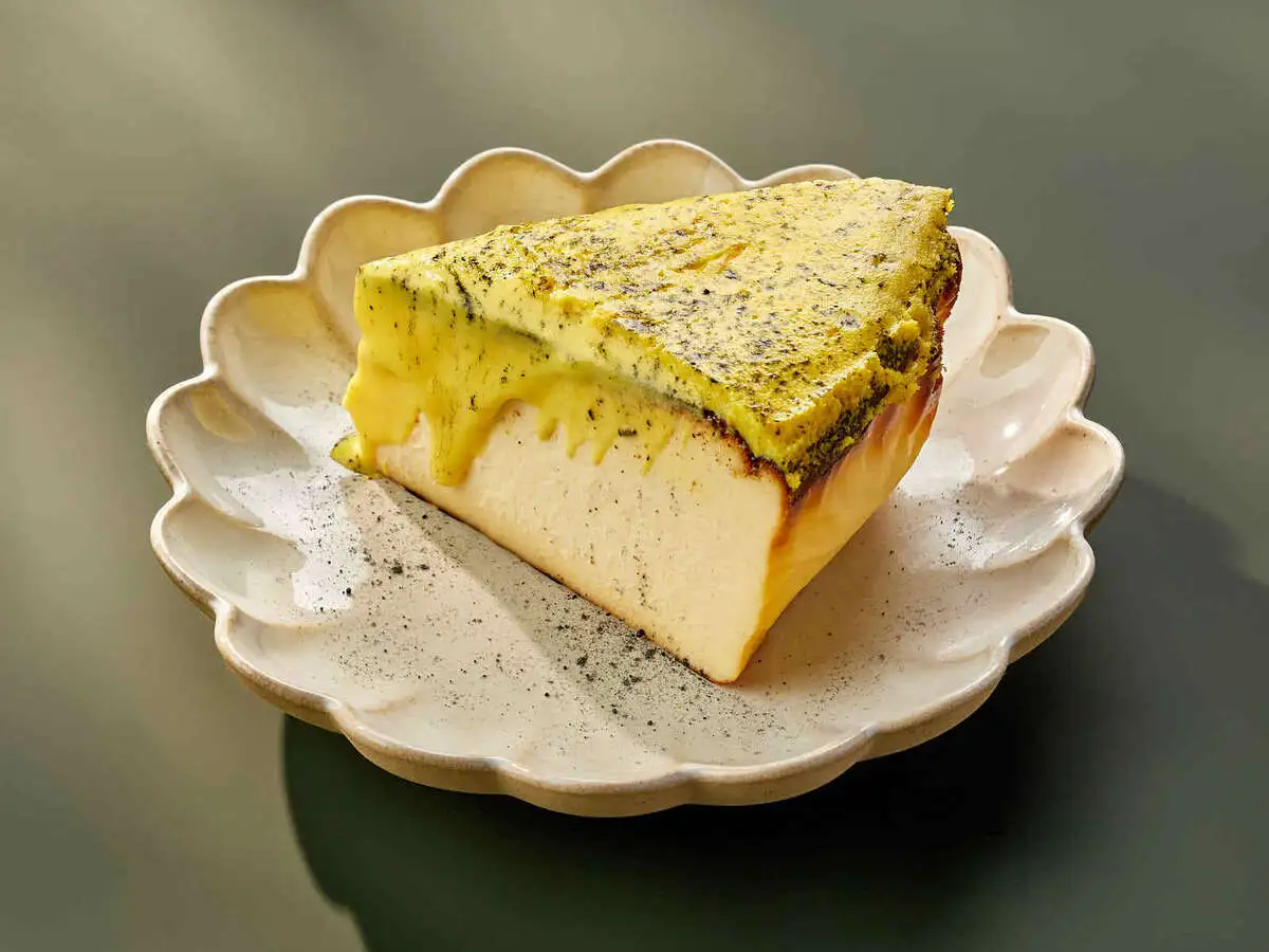Баскский чизкейк с кремом из обугленных лимонов
