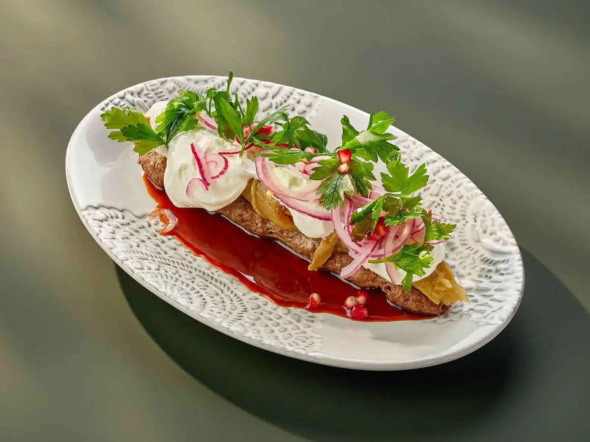 Кебаб из баранины с печеным баклажаном