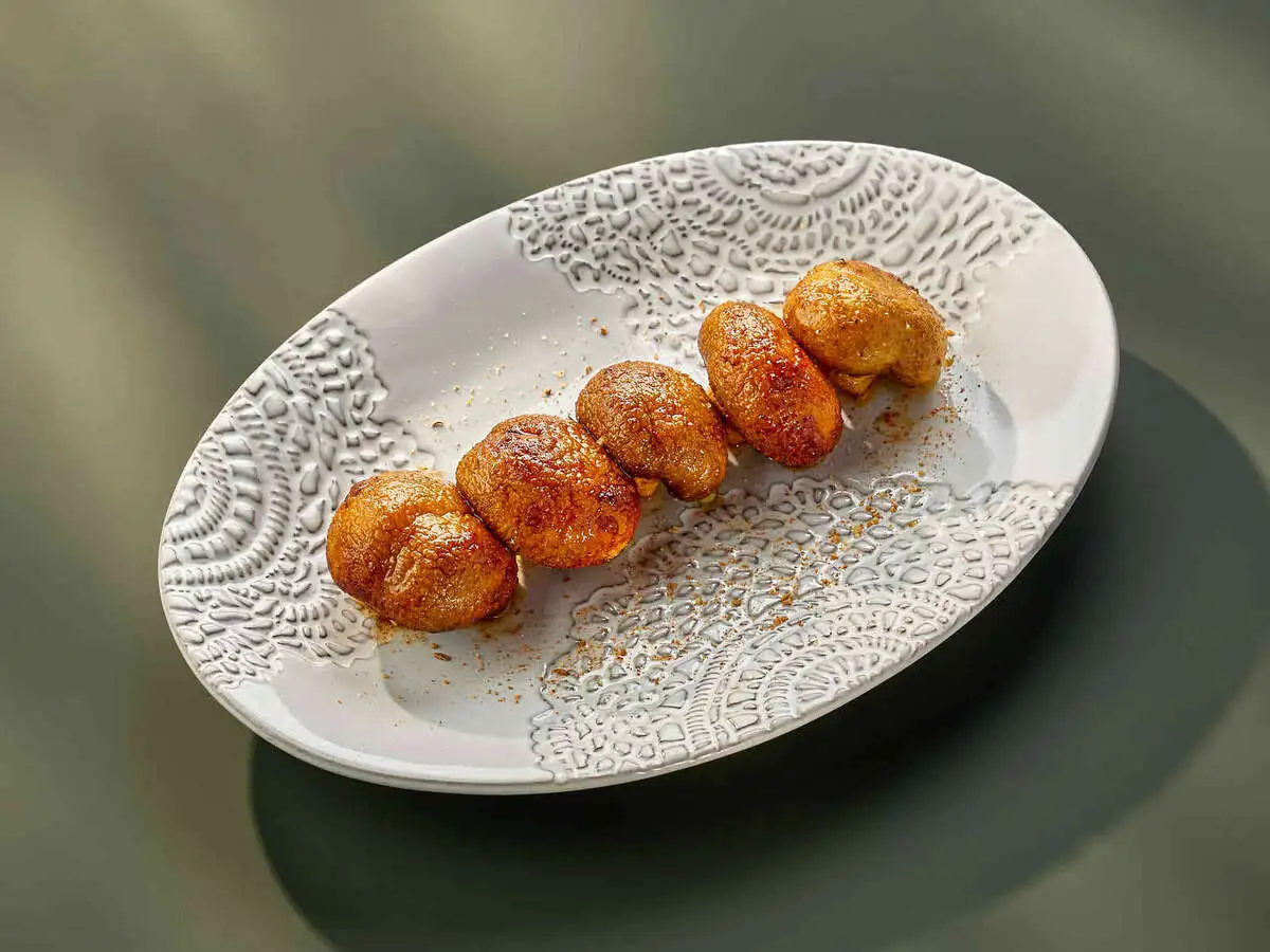 Шампиньоны на углях со сванской солью