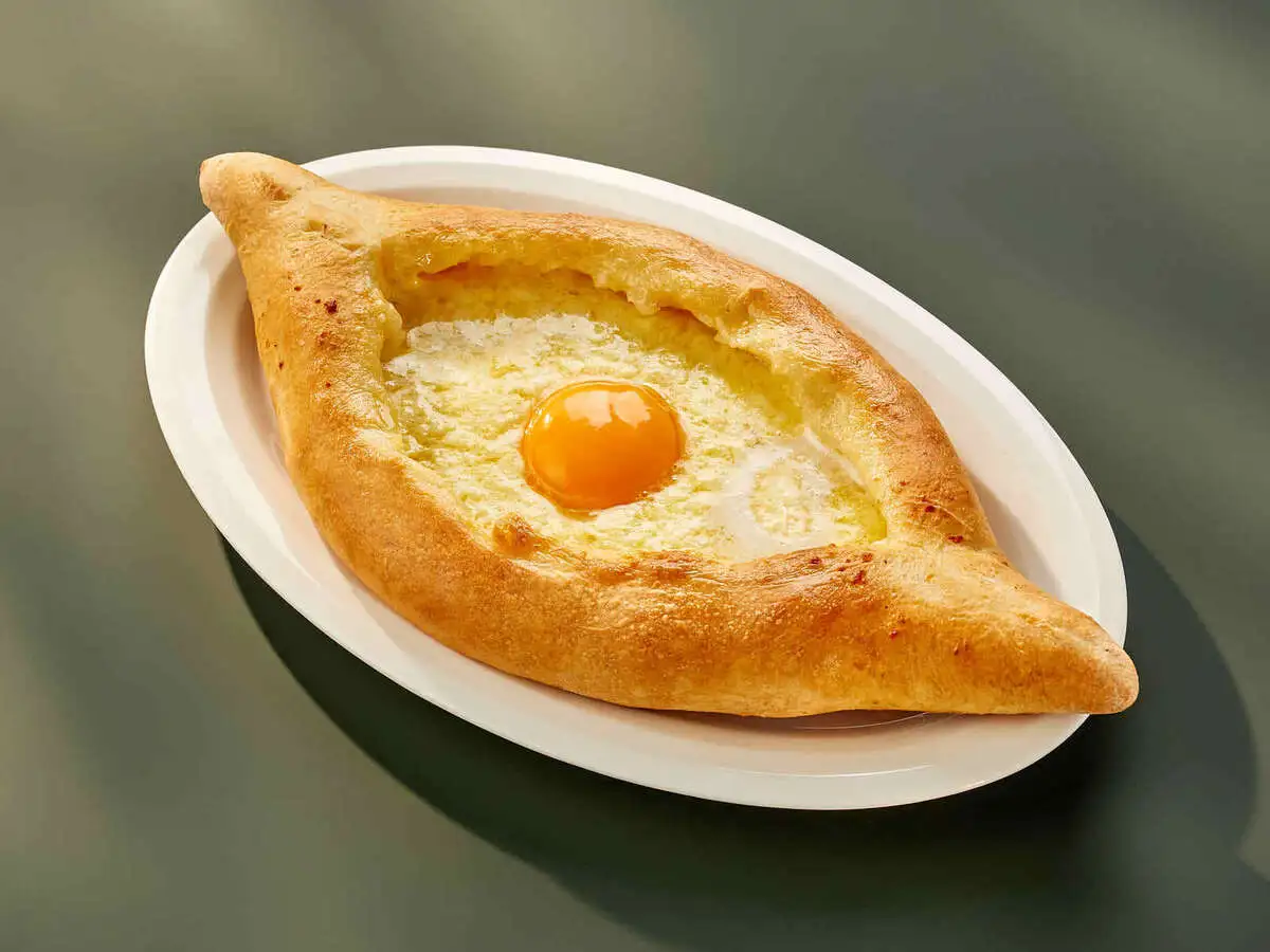 Хачапури по-аджарски 