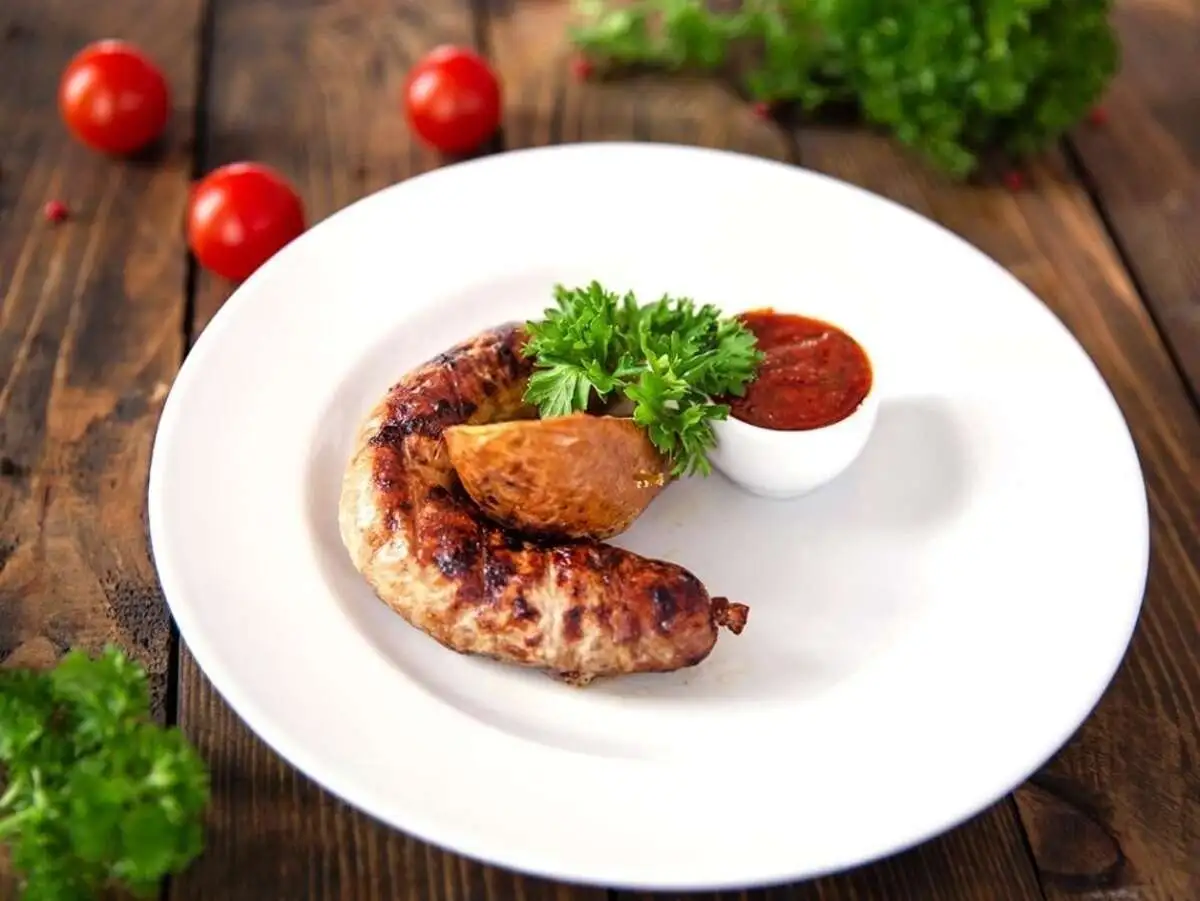 Колбаска-гриль из баранины и курицы с картофелем на углях