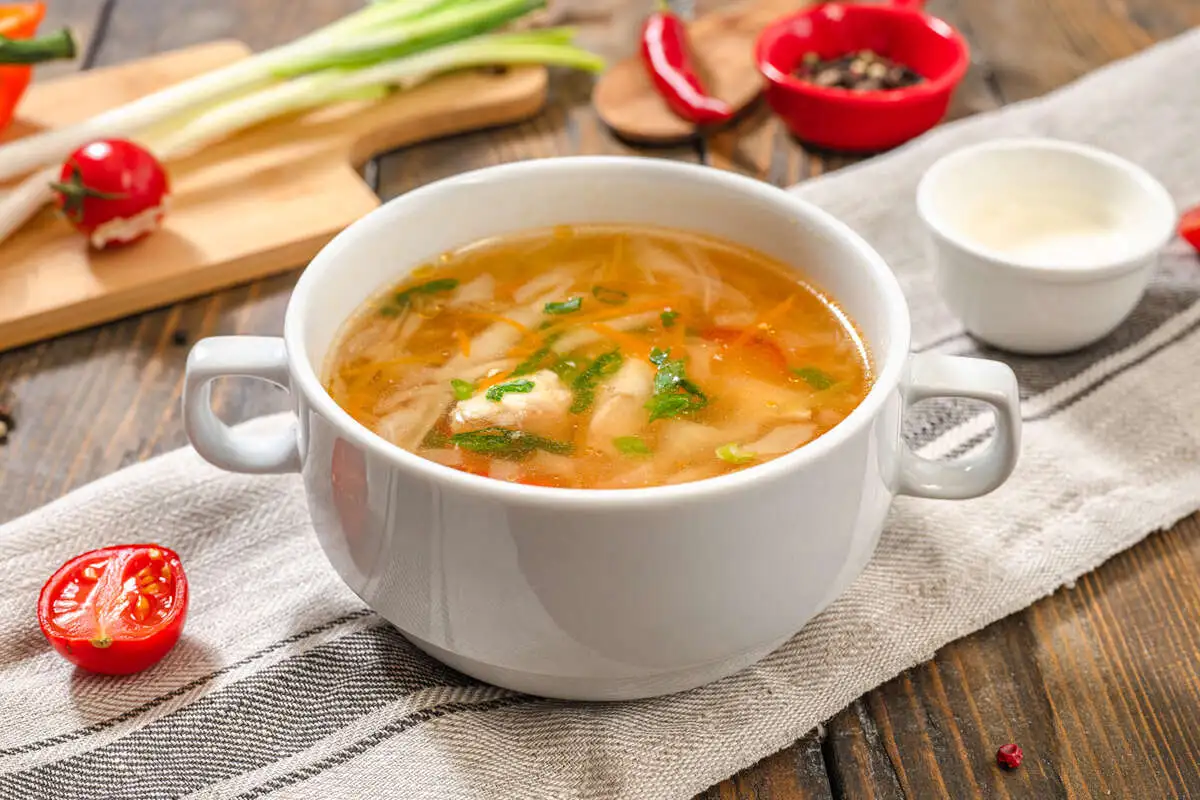 Щи из свежей капусты с курицей
