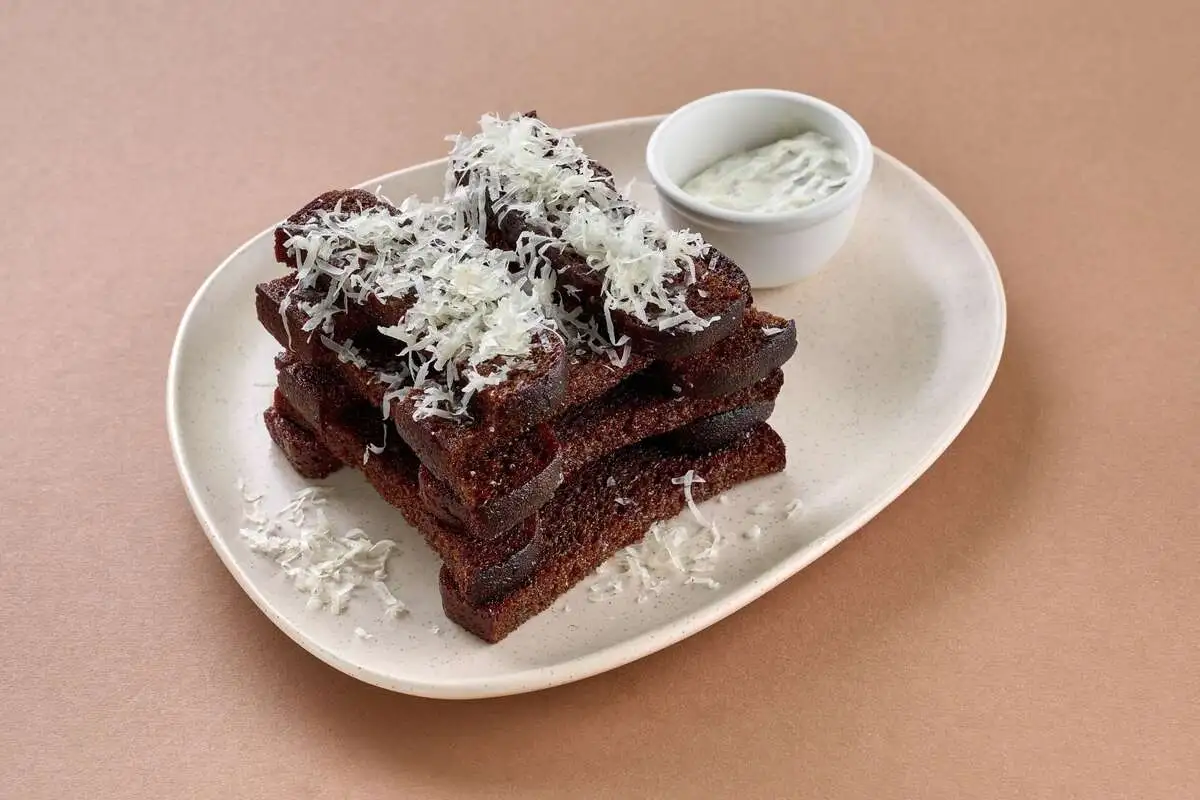 Брусочки чесночные с соусом тар-тар