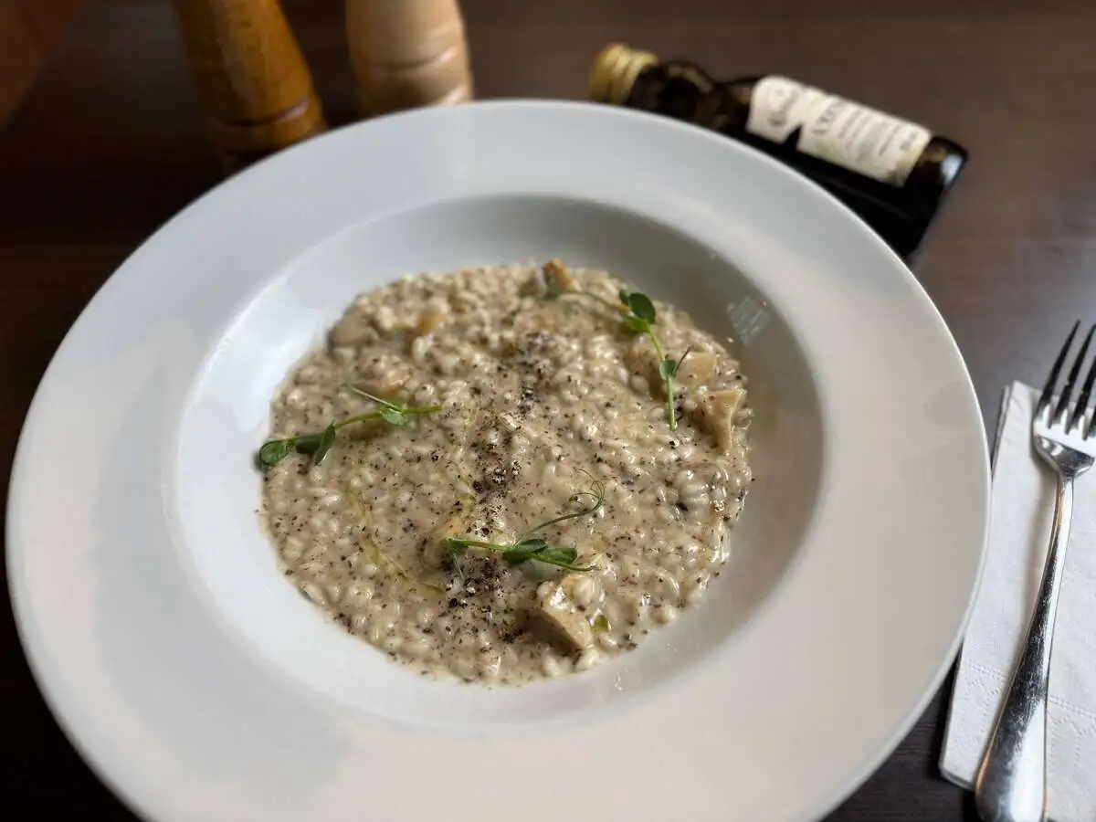 Ризотто с белыми грибами и трюфельным кремом 