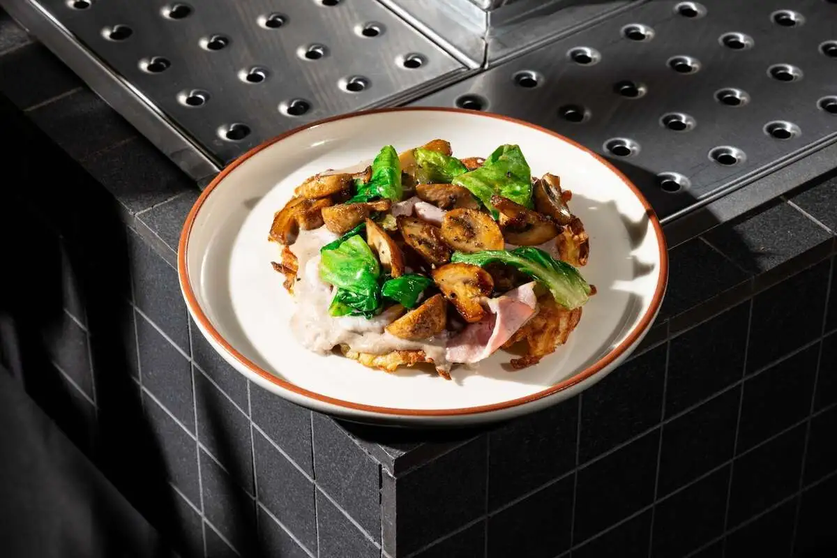 Драник, окорок, страчателла, шампиньоны