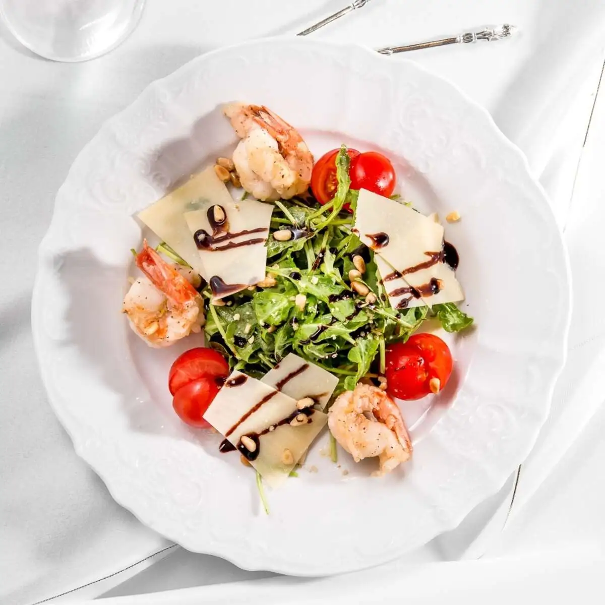 Салат с руколой и креветками